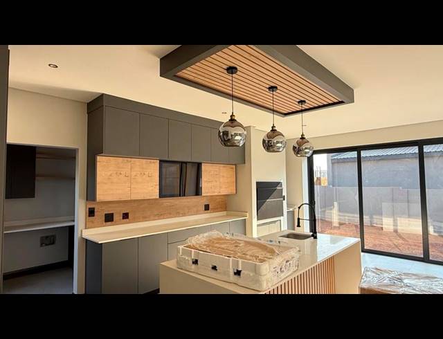 4 BEDROOM HOUSE FOR SALE IN FOUNTAINBROOK ESTATE